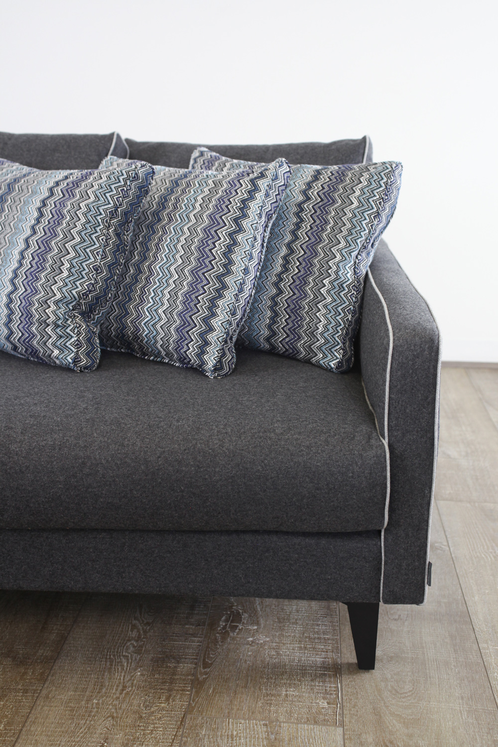 Camille-Sofa-Dark-Grey-the-rug-collection-04